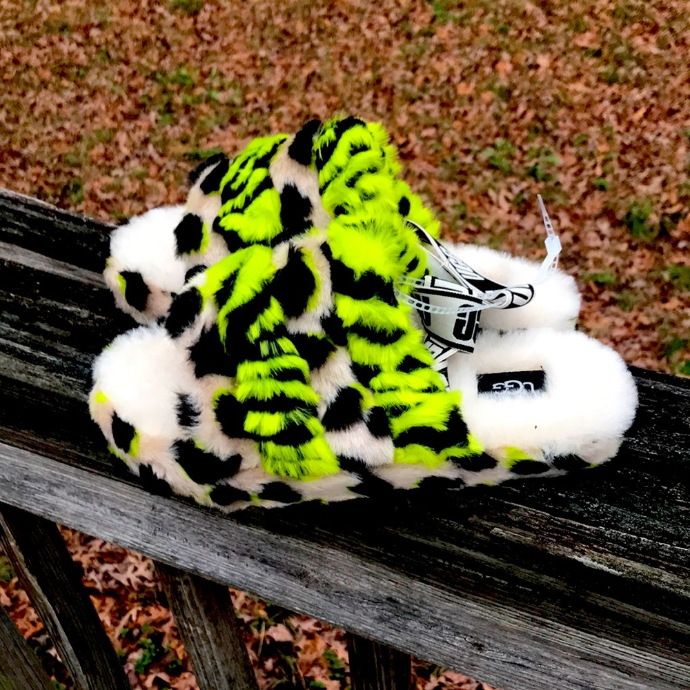 Lime green Ugg slides 🐅